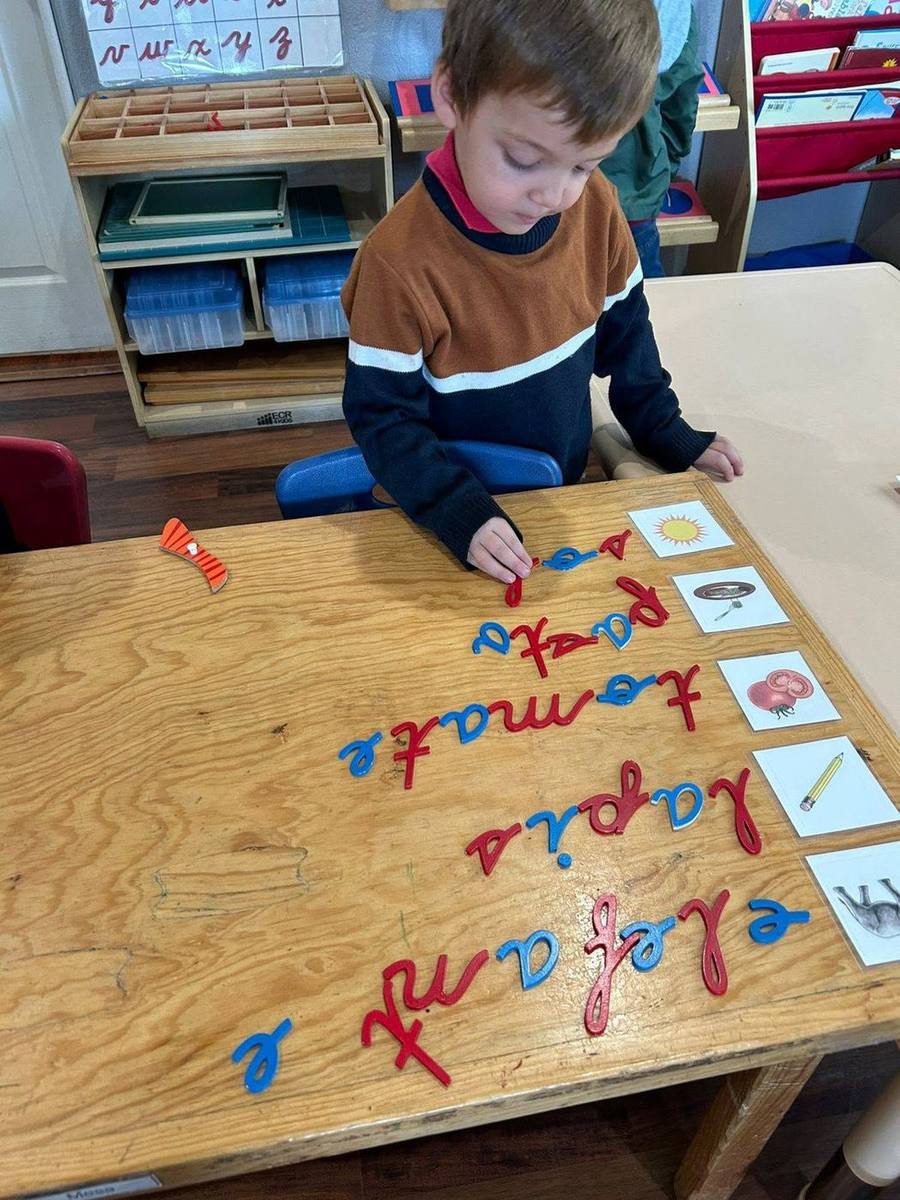 A child builds Spanish words with the moveable alphabet